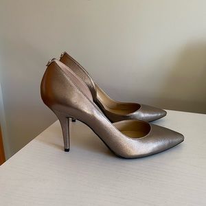 New michael kors pewter pointed toe heels